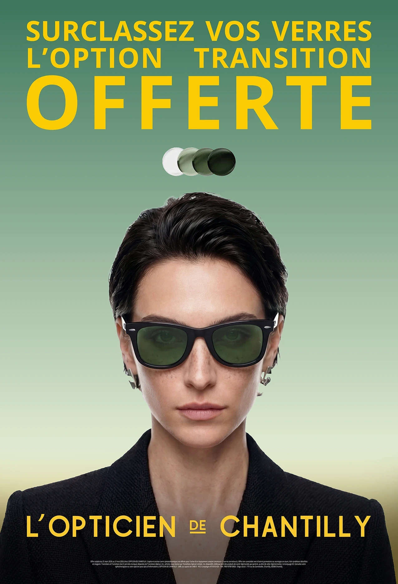 Affiche Transitions avec une femme brune portant des verres verts et le message Surclassez vos verres, l’option Transition offerte