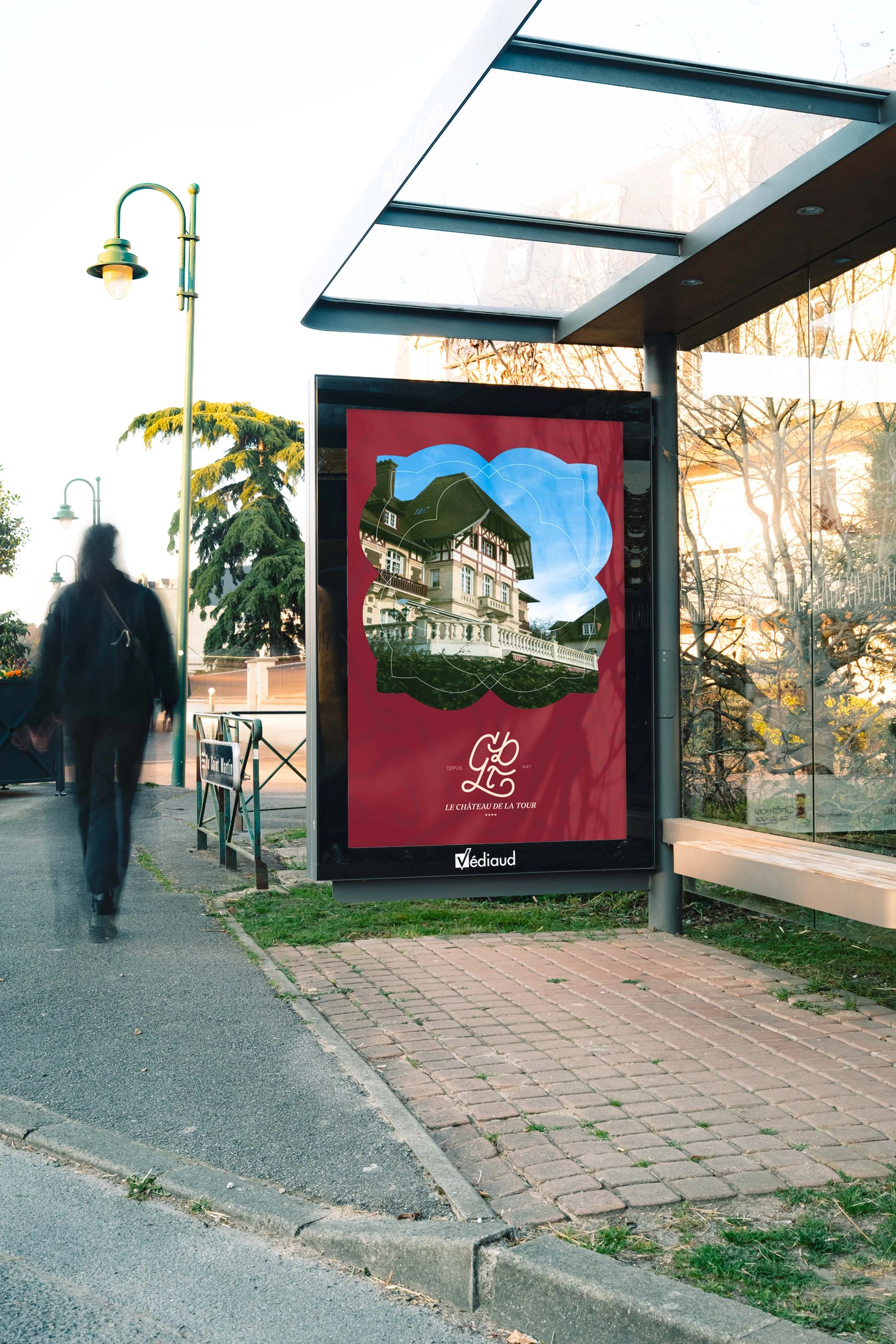 Mise en situation d’affichage du Château de la Tour avec une version proposée du logo non retenue