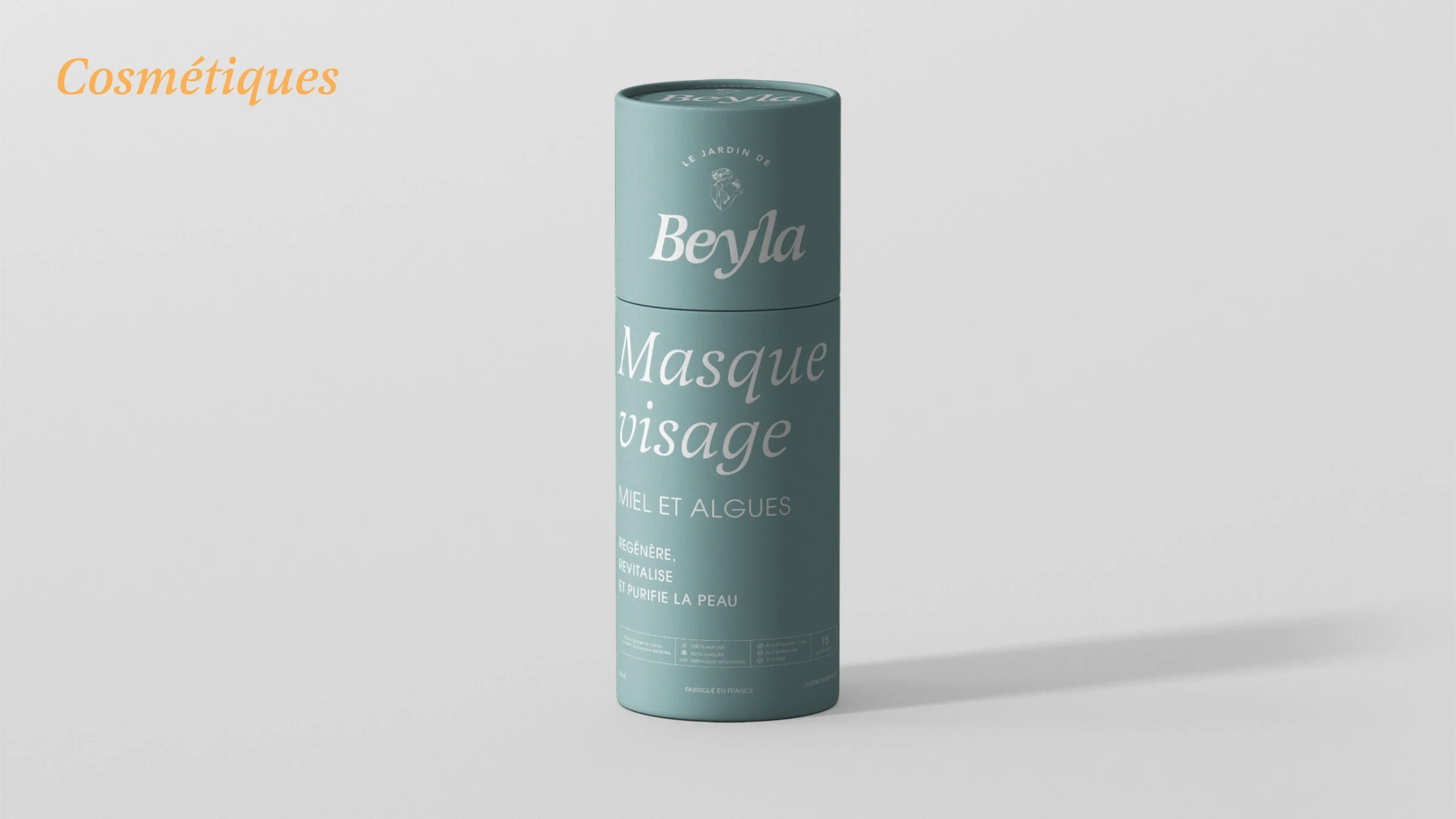 Étui cylindrique bleu grisé pour un masque visage Le Jardin de Beyla présenté sur fond clair