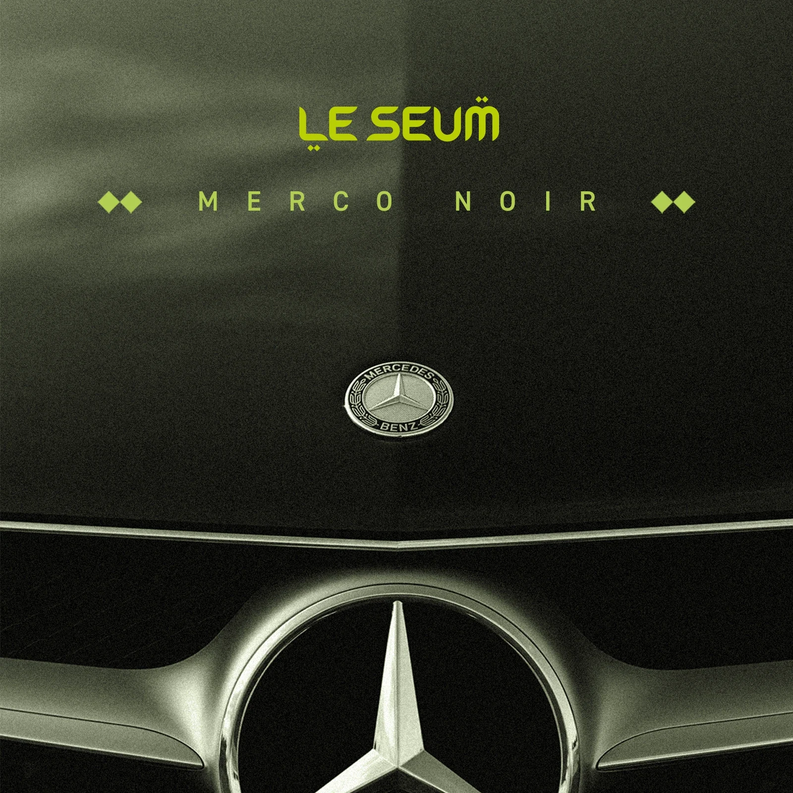Pochette Merco Noir de Le Seum, capot Mercedes sombre et logotype vert acide