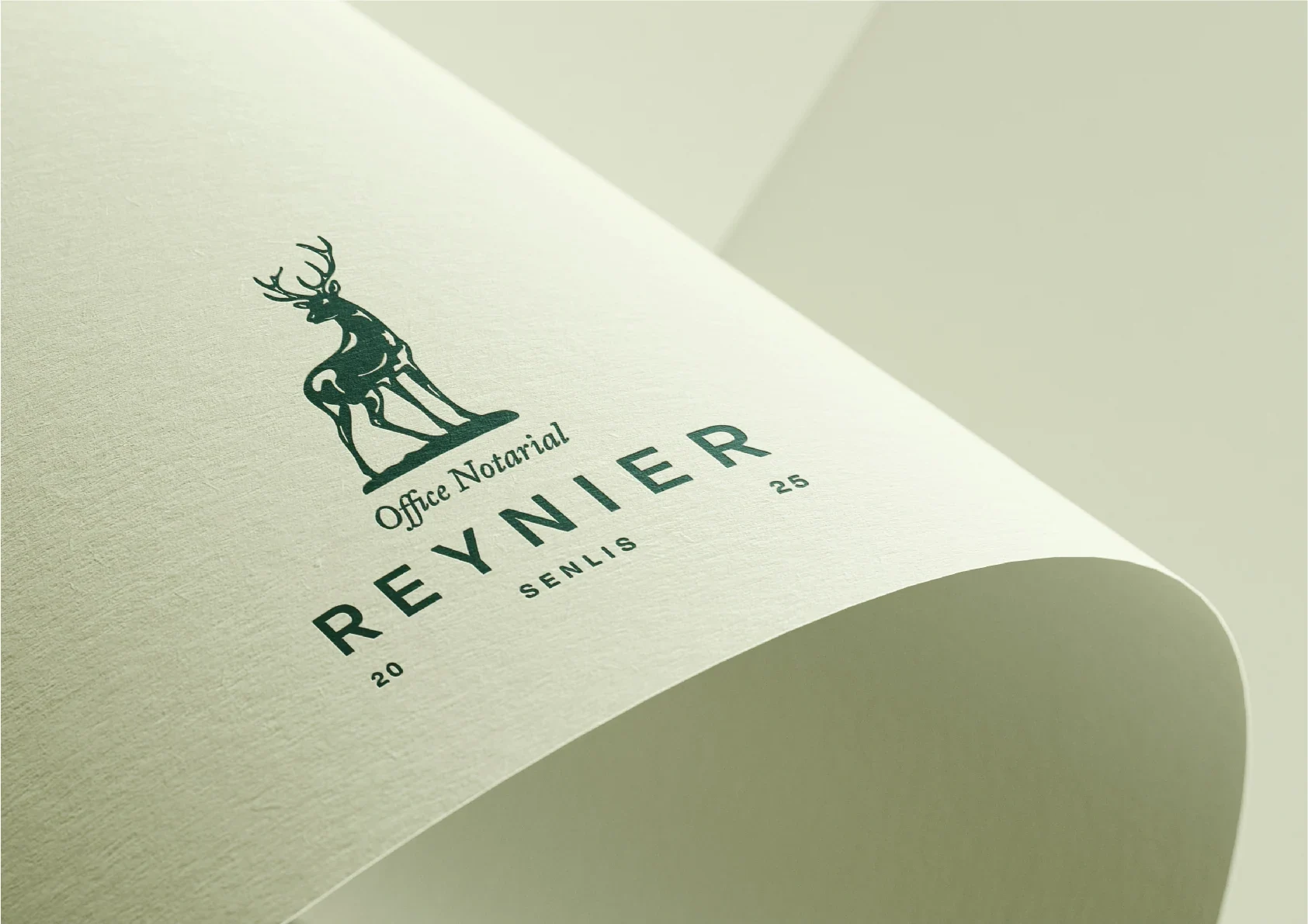 Feuille de correspondance ivoire de l’Office Notarial Reynier avec le logotype vert forêt