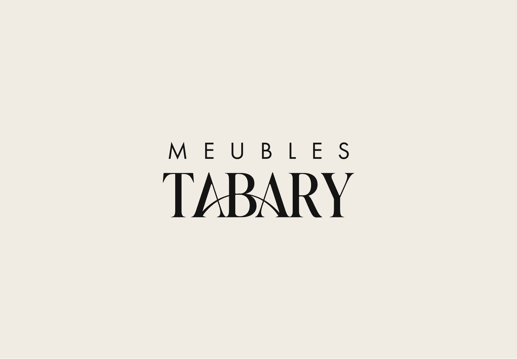 Mot-signe noir Meubles Tabary centré sur un fond crème